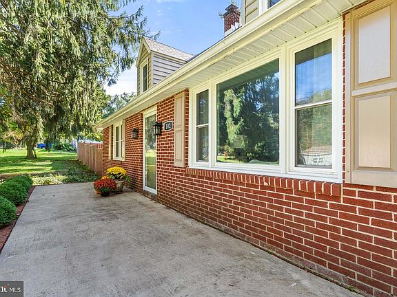 3rd image of 102 Barnes Corner Rd