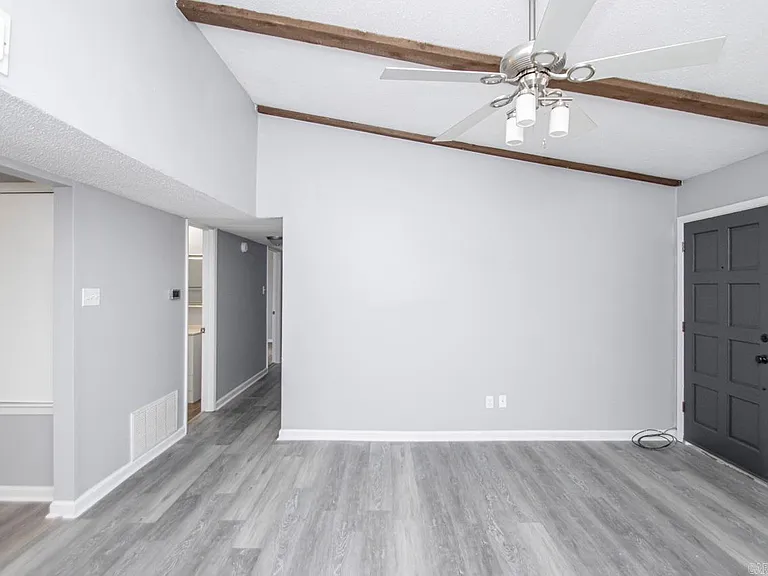 63 Robinson St — Photo 9