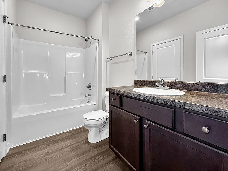 Parkside Luxury Apartments — Photo 9