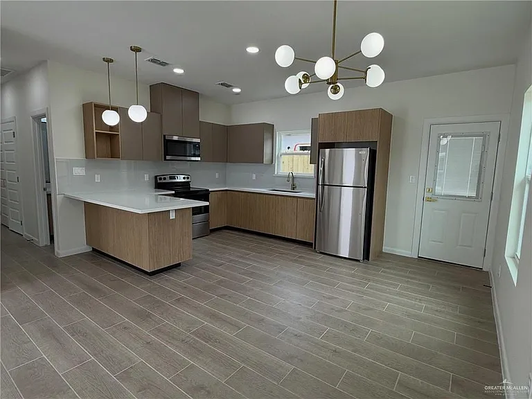 1302 Rosewood Ln #2 — Photo 3