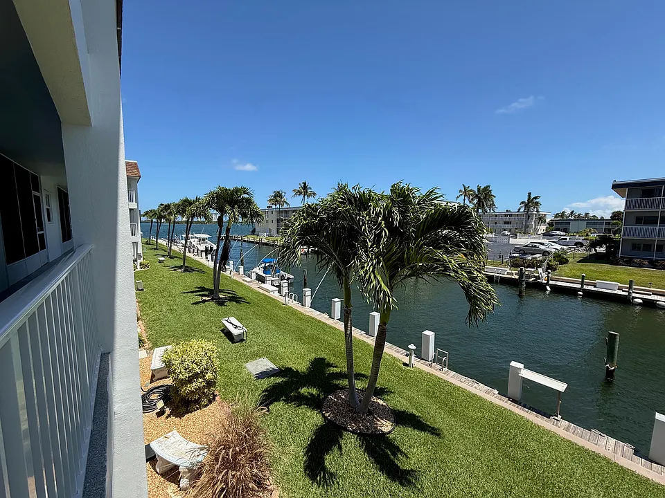 110 Shore Ct #209