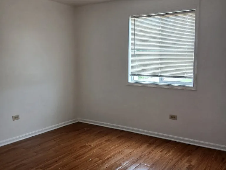 15641 Greenwood Rd #2E — Photo 4