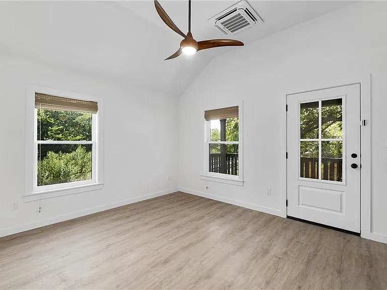 7505 Grover Ave #GARAGE B — Photo 10