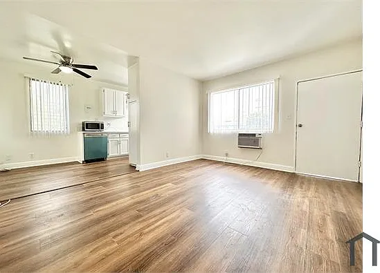 14639 Calvert St #9 — Photo 5