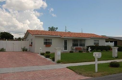 1st image of 811 NE 51st St