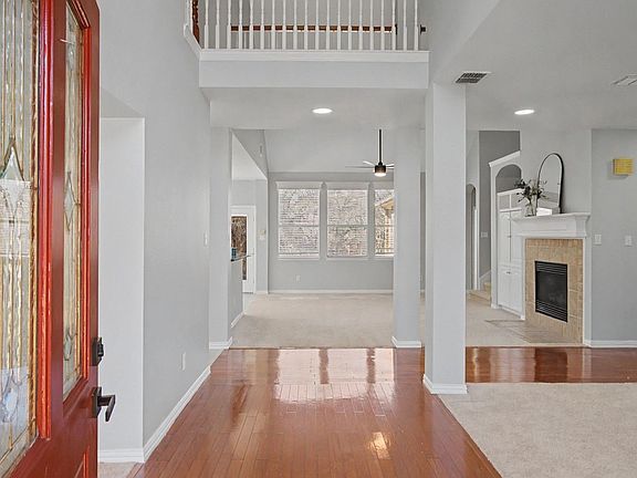 3rd image of 4706 Coventry Ln
