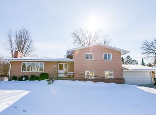 912 Brenner Ave, Saint Paul, MN 55113