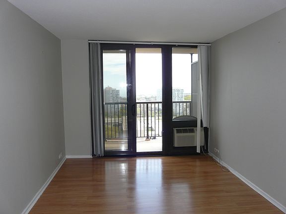 5th image of 3001 S Michigan Ave Unit 2101