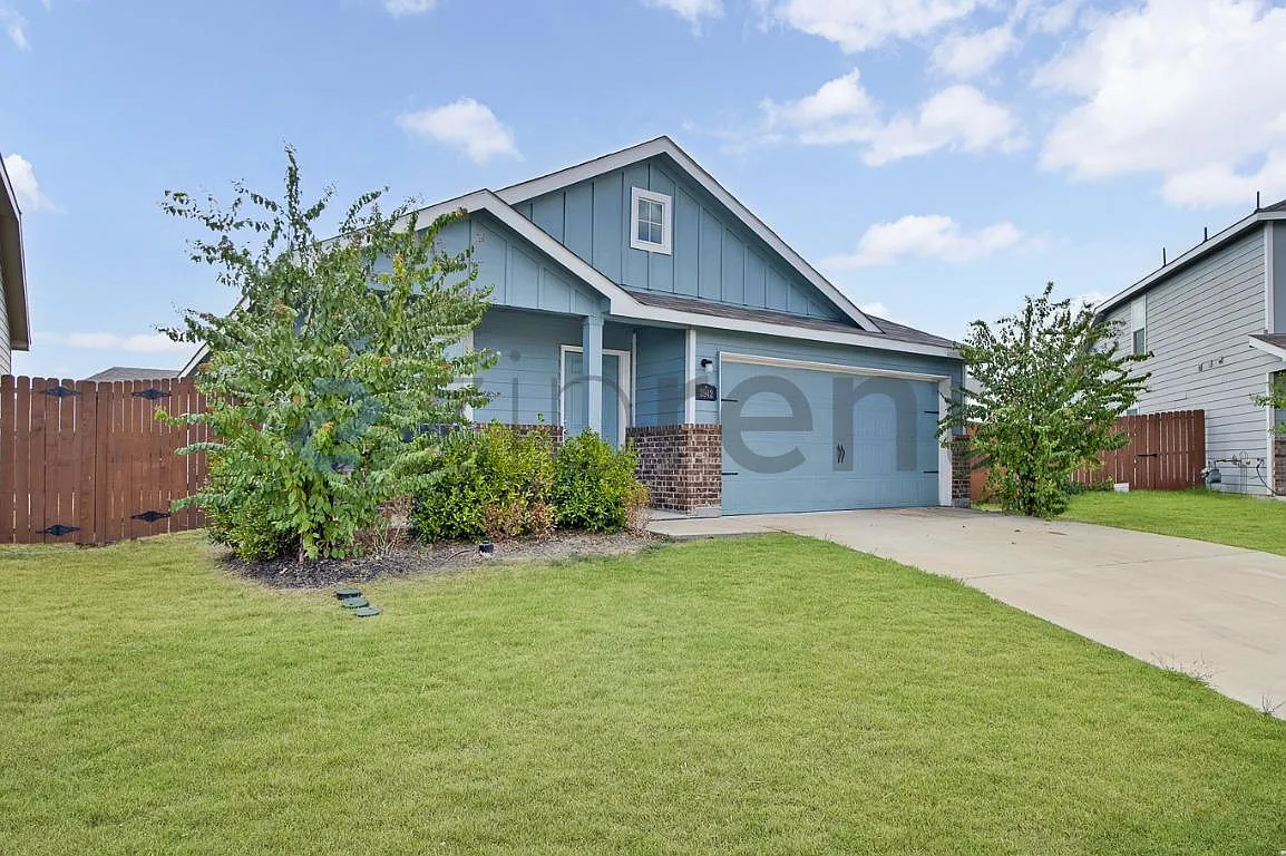 3 bed, 1257 sqft, $1,995 — Photo 2