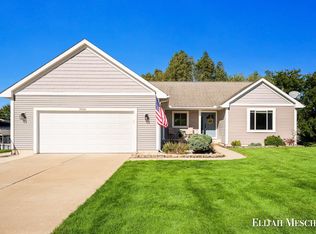 2026 Orchard Ridge Dr NW, Grand Rapids, MI 49534