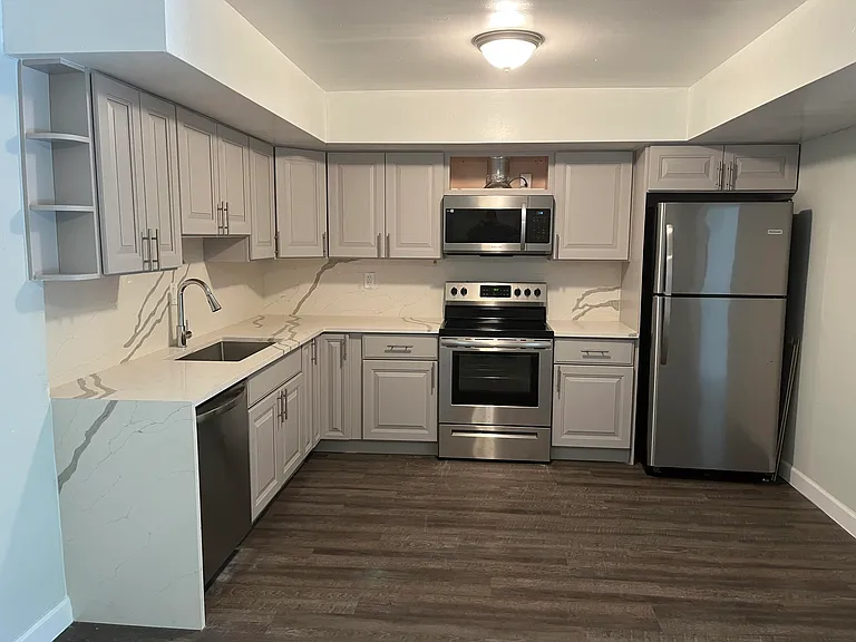 1419 SE 2nd St #1 — Photo 2