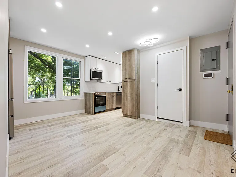 739 6th Ave #2B — Photo 2