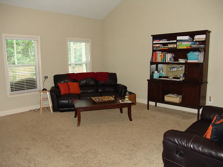1038 Barrett Dr — Photo 8