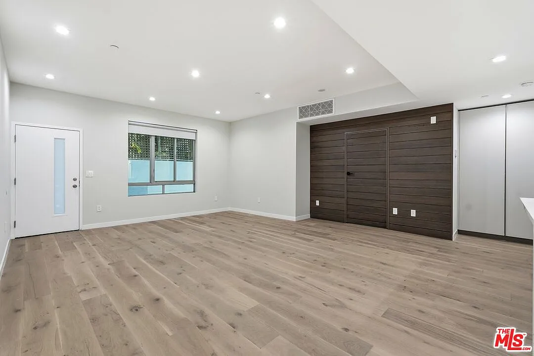 2 bed, 2.0 bath, 1151 sqft, $5,890 — Photo 4