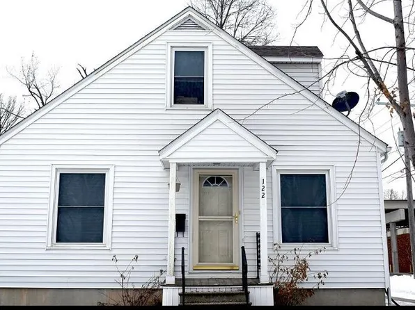 122 35th St NE, Cedar Rapids, IA 52402