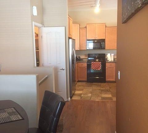 4th image of 2402 E 5TH Street #1516