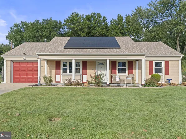 5 Genesee Ln, Willingboro, NJ 08046