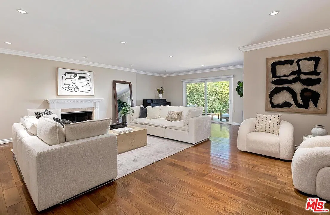 4 bed, 4.0 bath, 3245 sqft, $15,000 — Photo 2