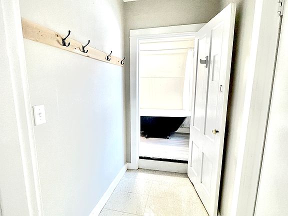 4th image of 34 Bennett Ave APT 1