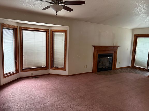 2nd image of 426 Crestridge Cir