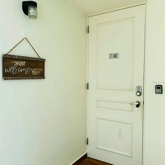 CARACOLES BUILDING Cond Hillside Village — Photo 13