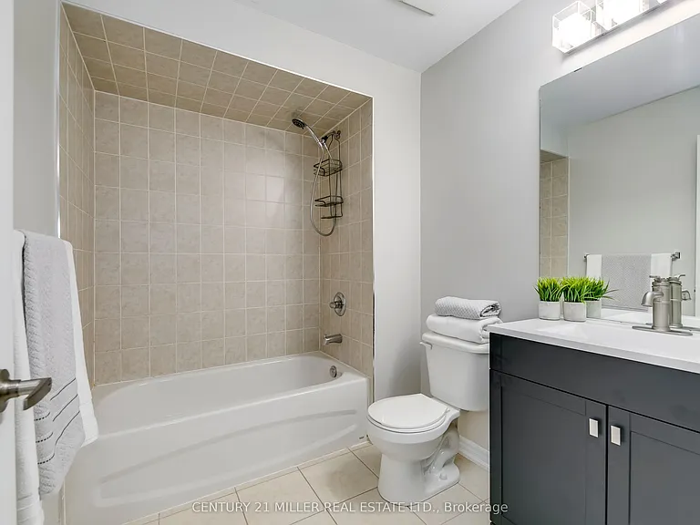 2435 Greenwich Dr #24 — Photo 27