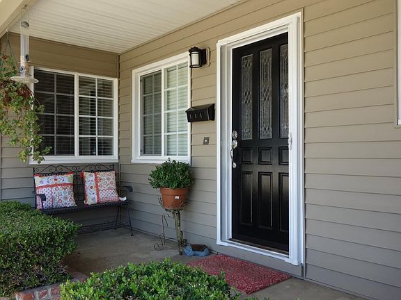 3rd image of 1710 Hallmark Ln