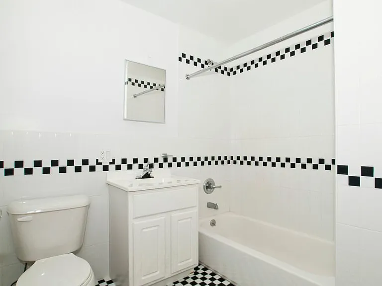 960 Willoughby Ave #3E — Photo 5