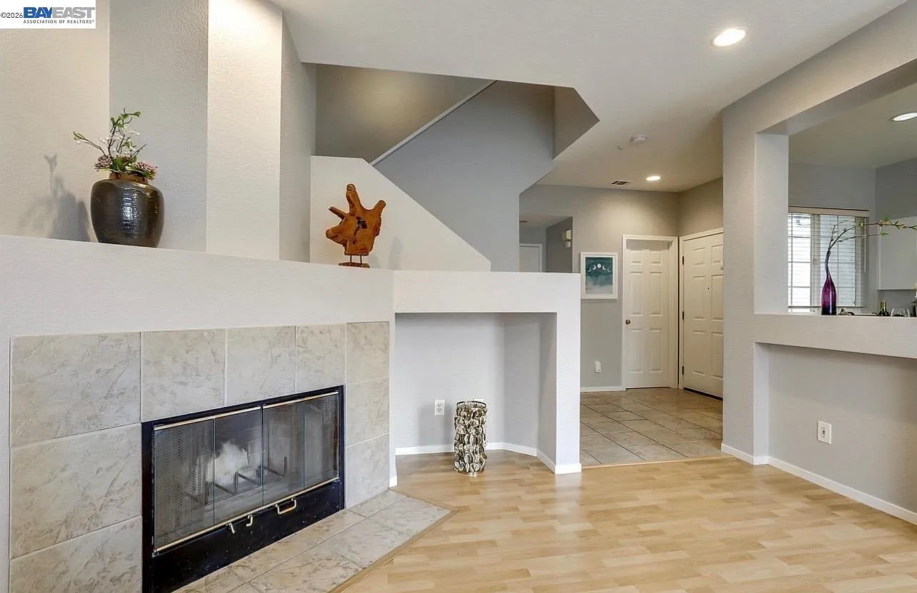 3 bed, 1387 sqft, $3,950 — Photo 4