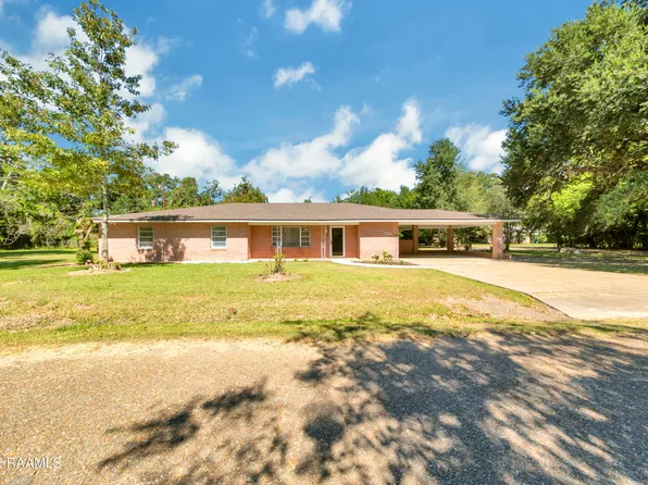 1044 Crouchet St, Opelousas, LA 70570