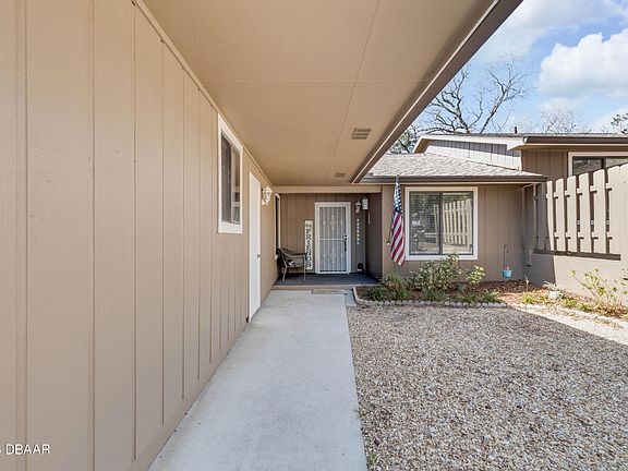 4th image of 49 Crooked Pine Rd