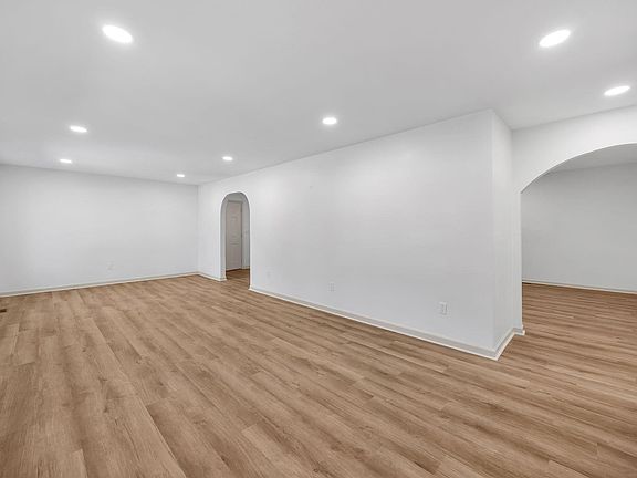 5th image of 13 Bedford Ln