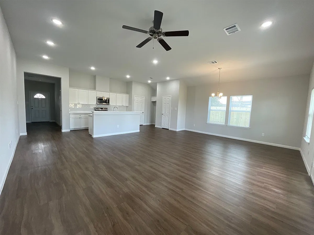 Building Photo - 1055 Road 5736