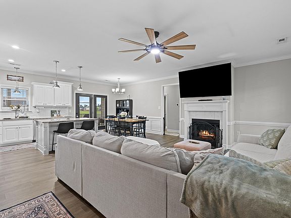 3rd image of 93 Yurman Ln