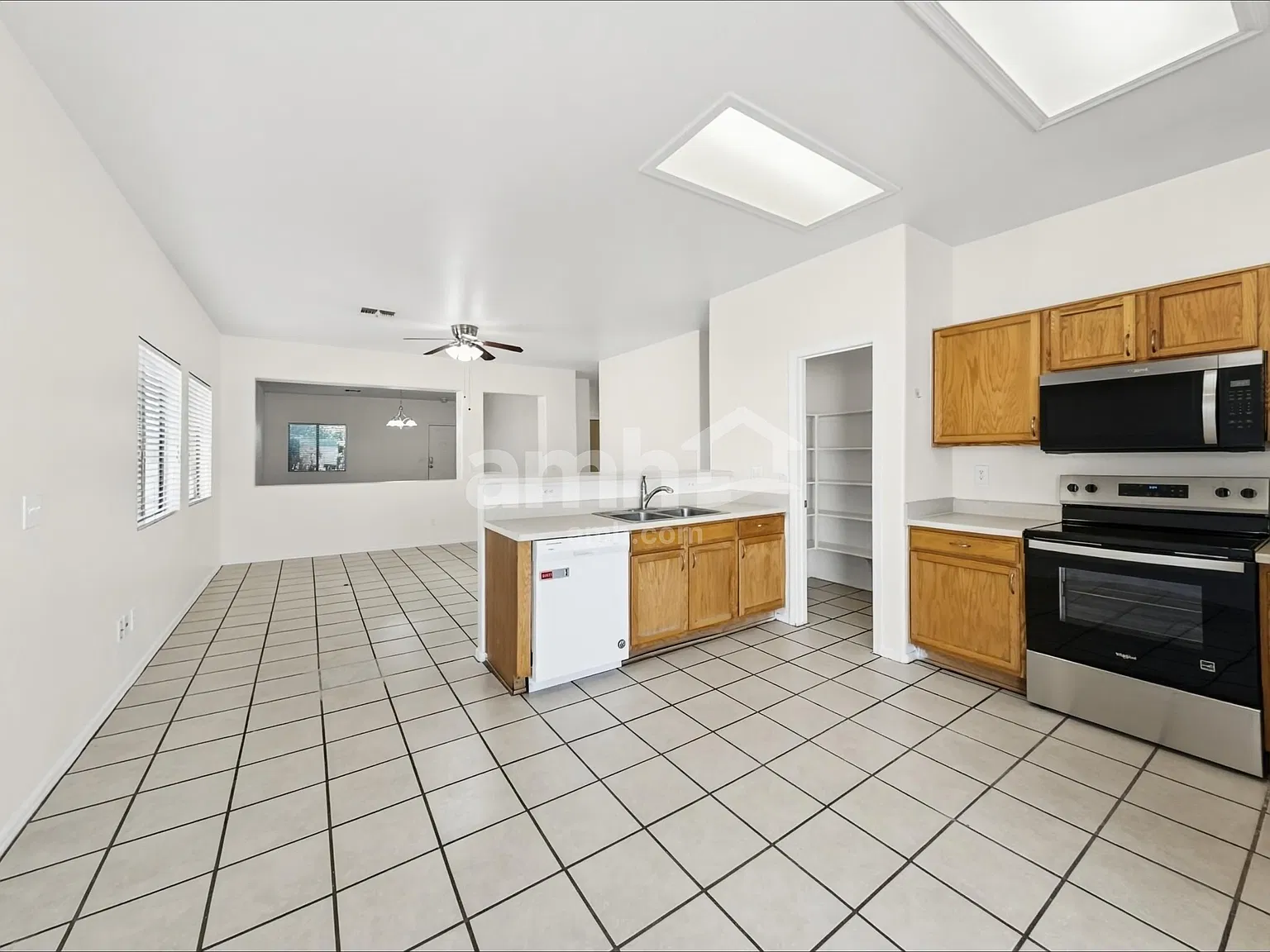4 bed, 2.0 bath, 1762 sqft, $2,295 — Photo 3