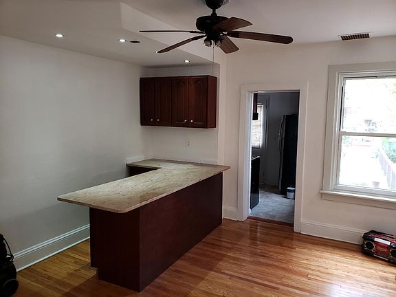 Breakfast nook/Bar area