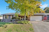 SW Baker St-S0810-002.jpg