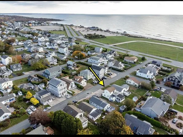 18 Greenbrier Rd, Narragansett, RI 02882