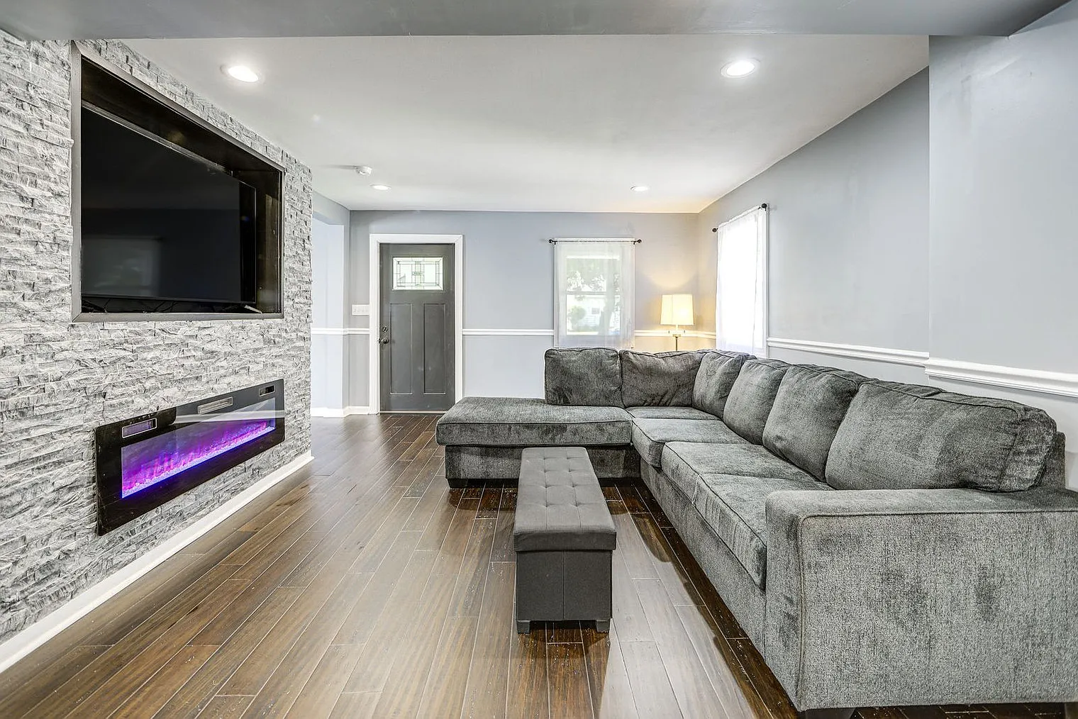 3 bed, 2.0 bath, 2195 sqft, $3,935 — Photo 1