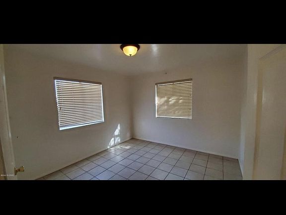 2nd image of 950 W Calle De Casas Lindas