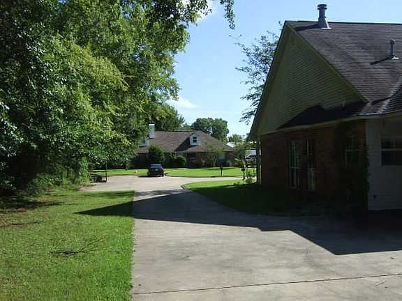 3rd image of 37385 Parkwood Ave