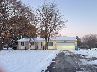 869 Cedar Bay Ct, White Lake, MI 48386