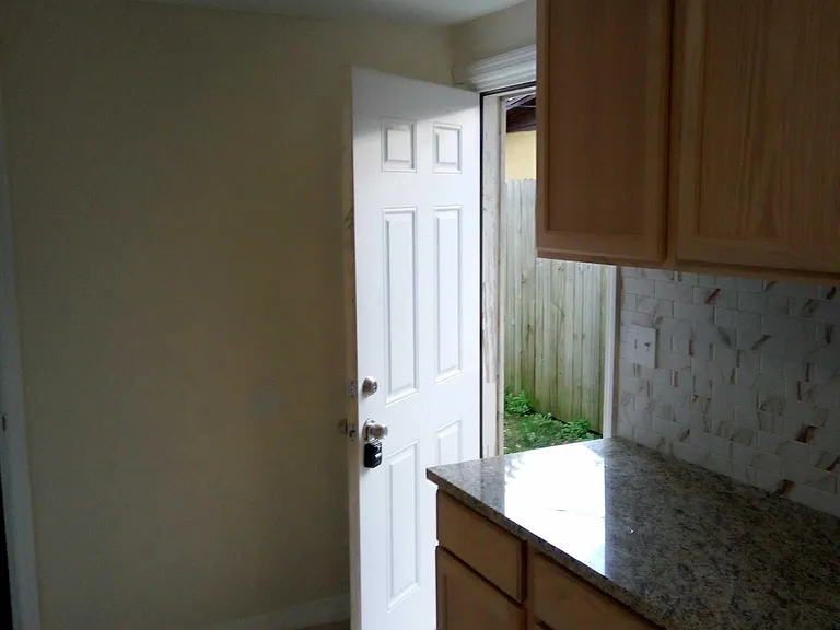 621 Indiana St #B — Photo 7
