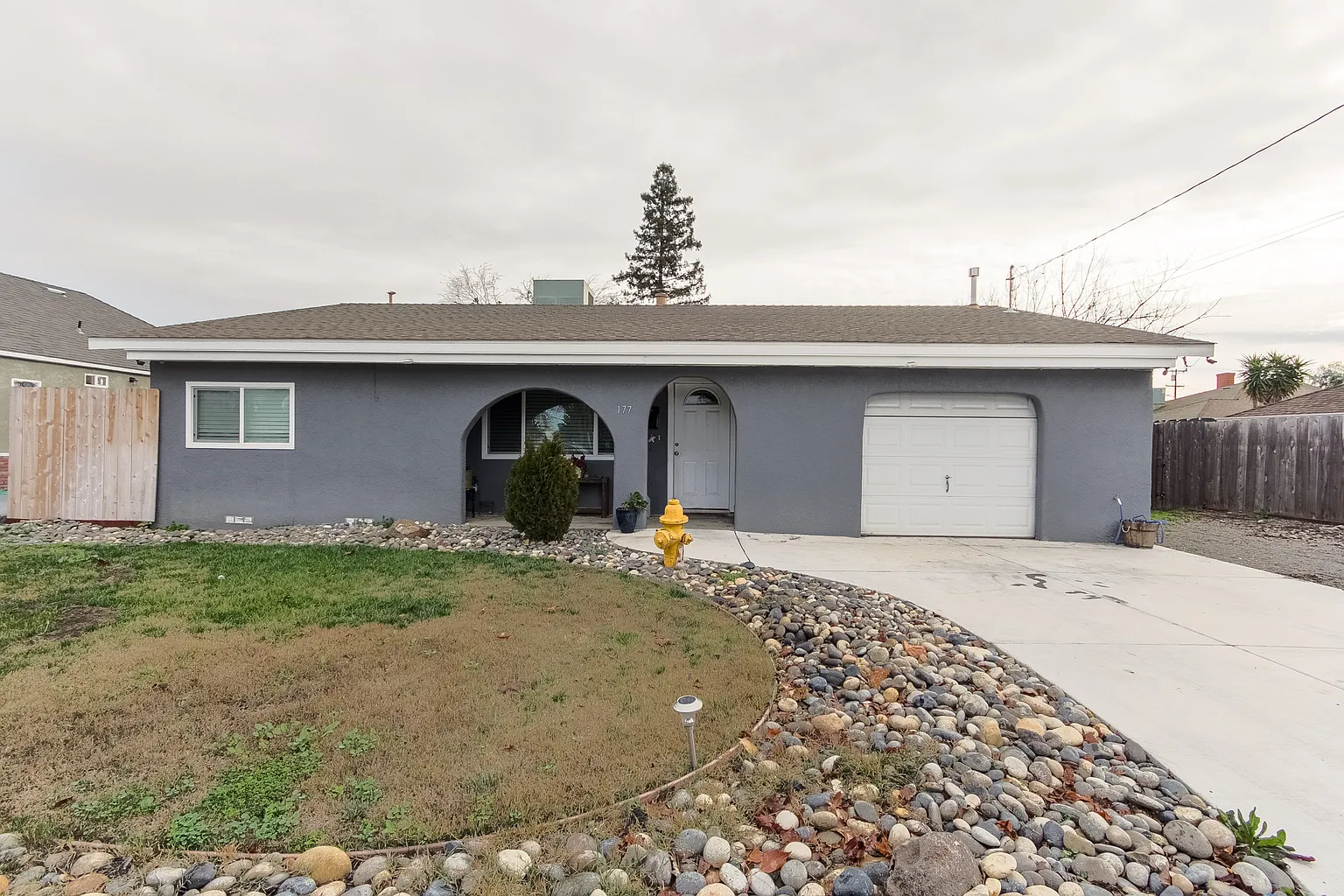 177 Oak Ave photo 1
