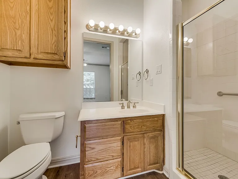 120 Cambridge Ct — Photo 16