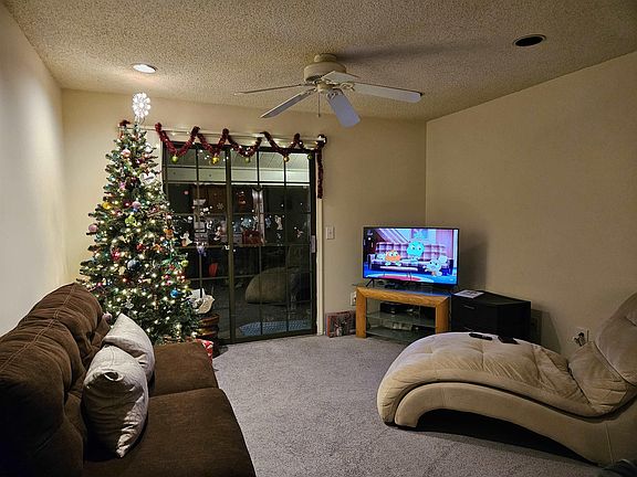 3rd image of 142 Sussex Pl #142