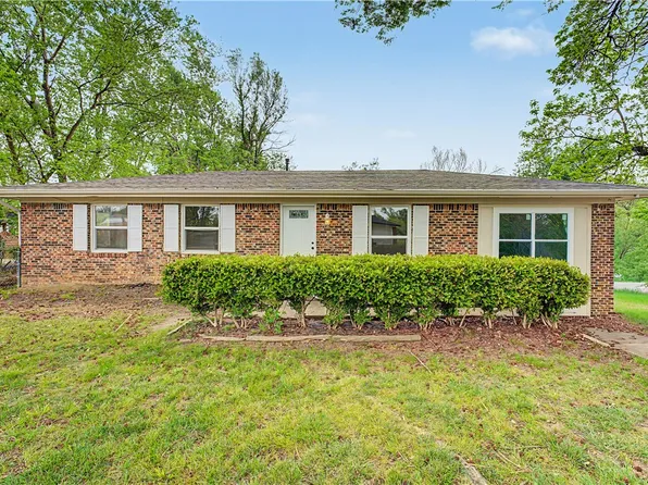 2104 W Wood St, Rogers, AR 72756