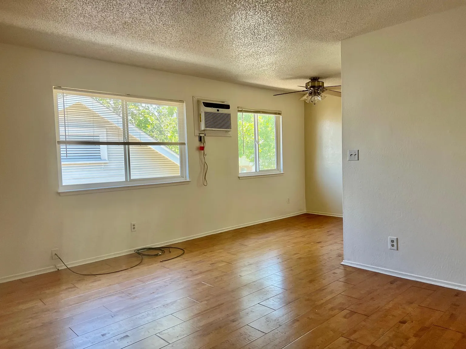 2407 V St APT 2 photo 1