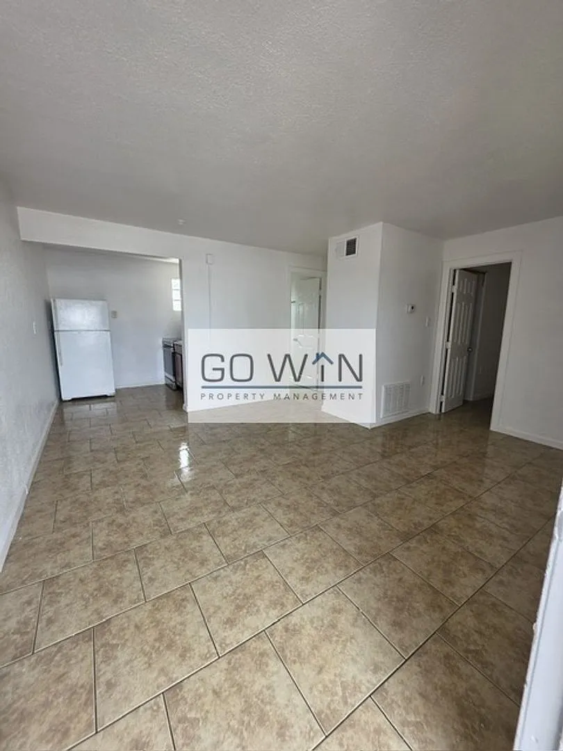 2146 E Taylor St — Photo 3