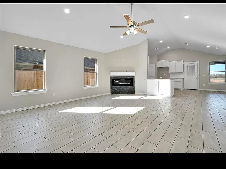 2043 SW 45th St — Photo 3